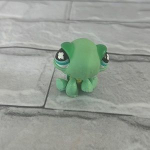 LPS frog C031 2006 with Aqua blue eyes